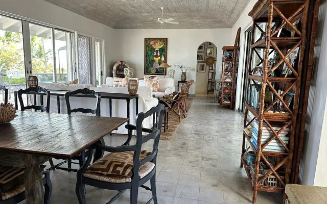 Shangri-La Serenity: Beach Villa With Views