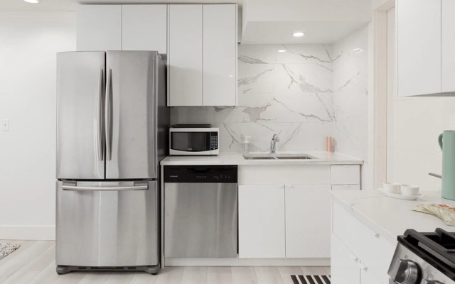 Newly Renovated and Tastefully Furnished 1 BD- 1bath Suite