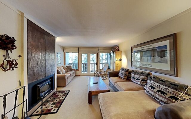One Bedrooms At Snowbird Condos Slopeside - Free Wifi & Assigned Parking!
