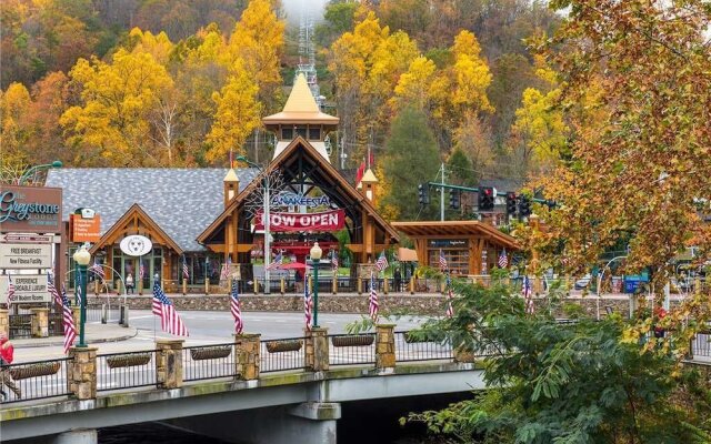 Rocky Top Lodge - Six Bedroom Cabin