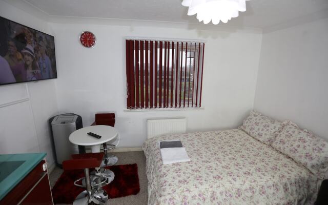 Lovely Studio Apartments - Thamesmead