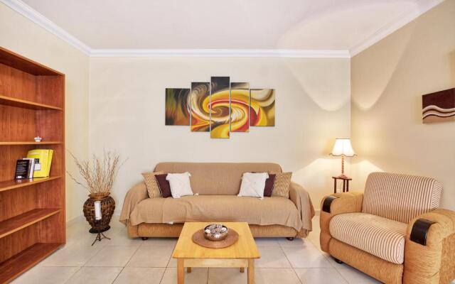 MS26 - Spacious Maisonette By The Sea