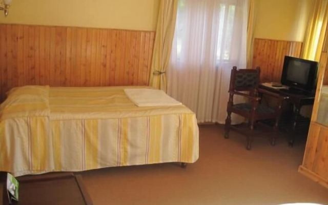 Bunyonyi Safaris Resort