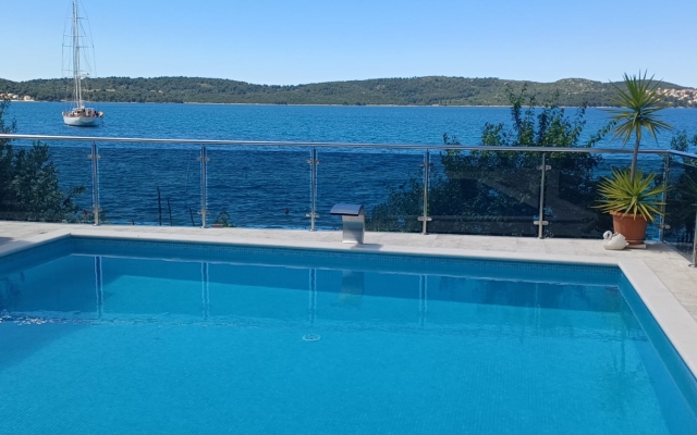 Apartment Marija - 10 m from pebble beach: A1 Trogir, Riviera Trogir