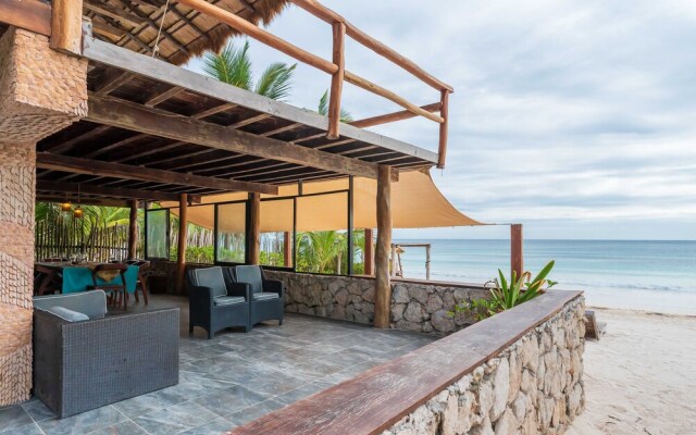 Casa Aakbal