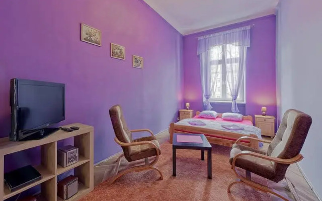 Queen Apartments