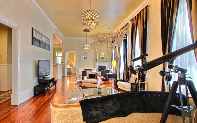 Champagne Suite