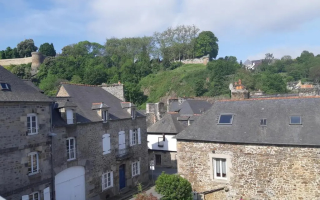 Dinan -La Petite Madeleine - cosy townhouse walking distance from restaurants