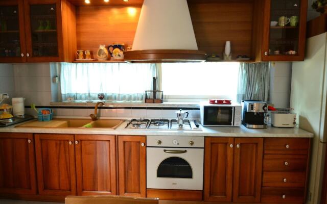 Cosy Holiday Home in Pompei with Garden