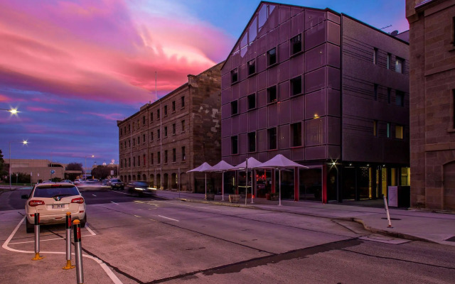 Salamanca Wharf Hotel