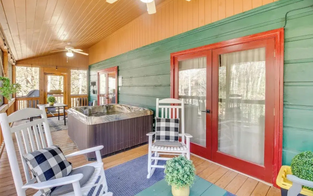Secluded Cherry Log Cabin w/ Hot Tub + Swings!