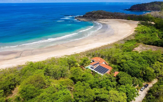 Luxury Beachfront 5 Bedroom Villa on Famous Beach