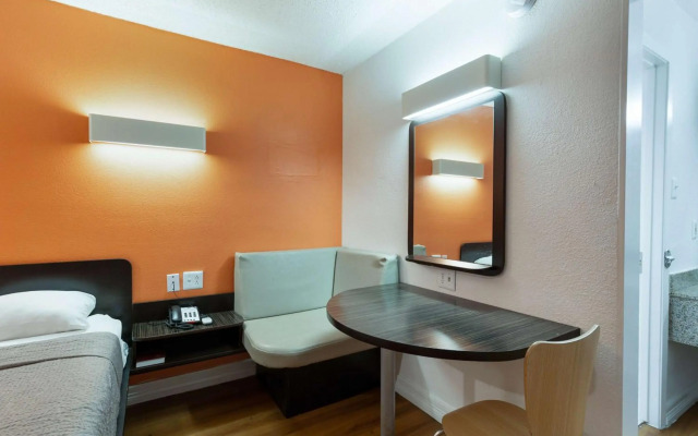 Motel 6 Houston, TX - East