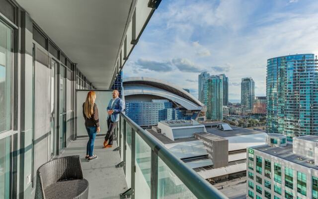 Noel Suites - John and Front St West