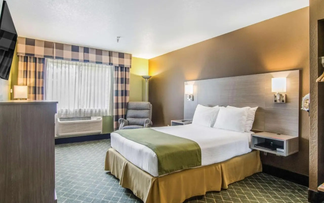 GuestHouse Inn & Suites Poulsbo