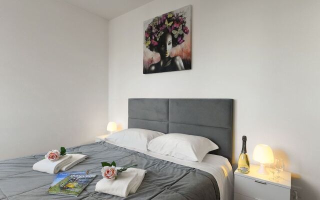 Santi Apartment Few Min From Lake