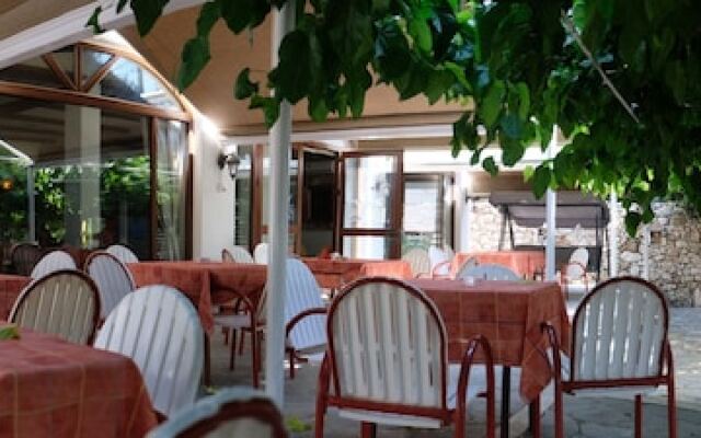Hotel Rovies