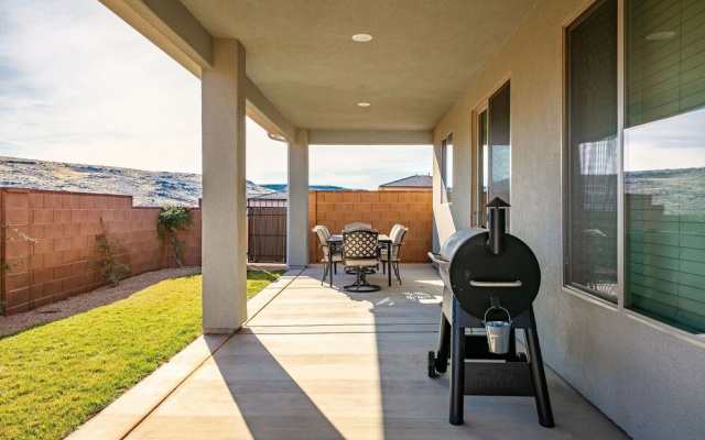 The St George Poolside Retreat by RedAwning