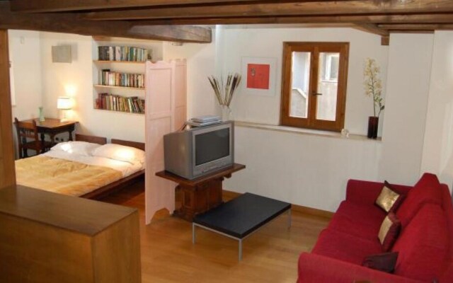 Sant Andrea in Rome With 2 Bedrooms and 1 Bathrooms