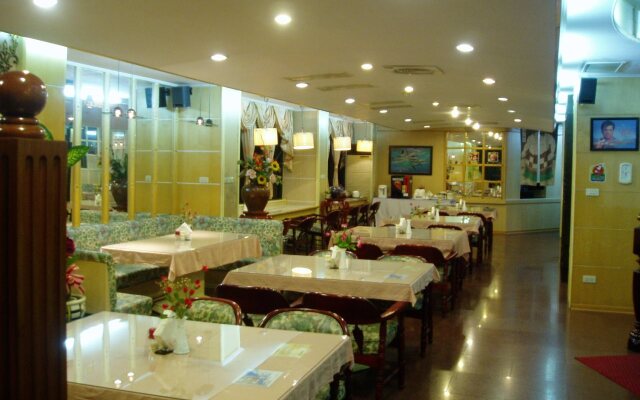 Famouse Hotel
