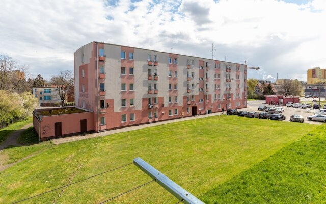 Dworska Apartment by Renters