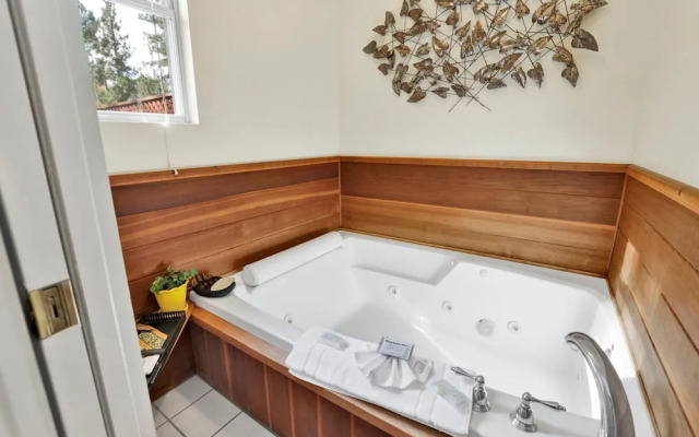 Green Squirrel Chateau #2484