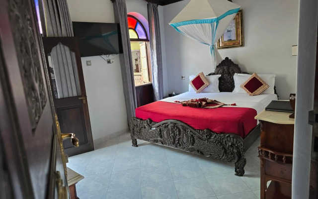 Dhow Palace Hotel
