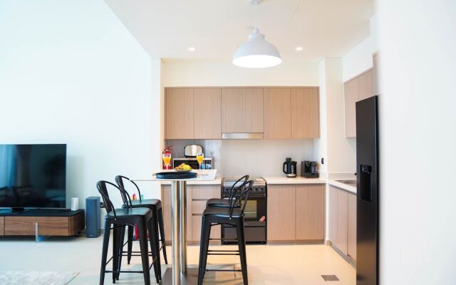 Luxurious 2B with Breathtaking Views Downtown