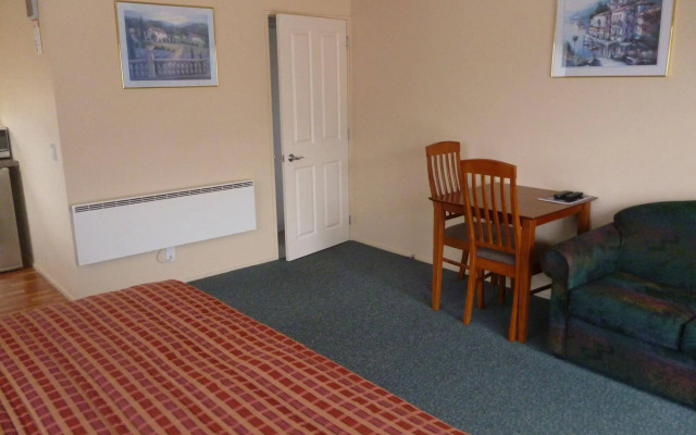 Heritage Court Motel