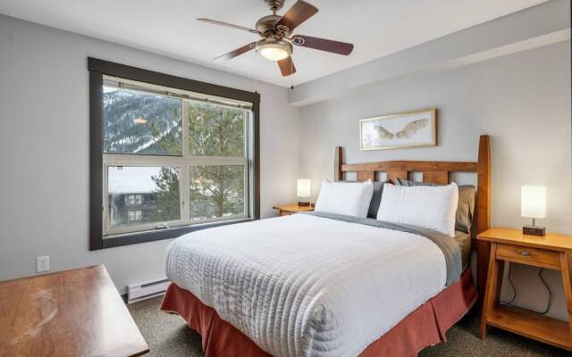 SPACIOUS 2-Br 2-Ba | Ski In/Out | Pool & Hot Tubs | in Heart of PANORAMA RESORT