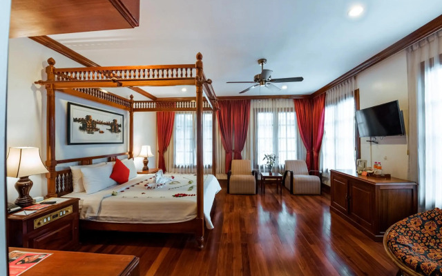 The Suite By Royal Crown Hotel