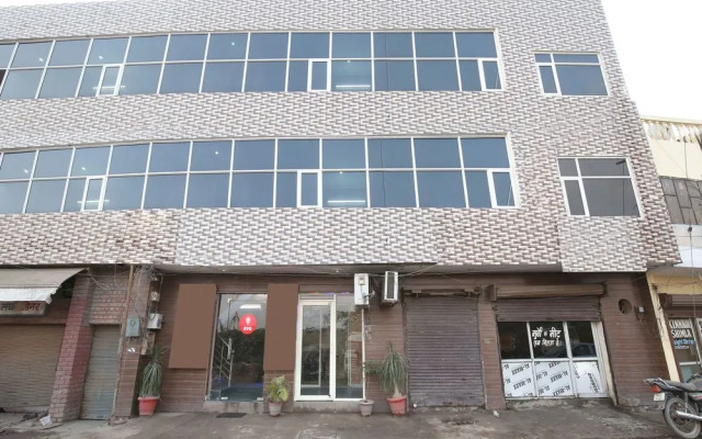 OYO 10261 Hotel Sunrise