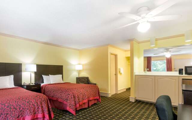 Days Inn by Wyndham Savannah Airport