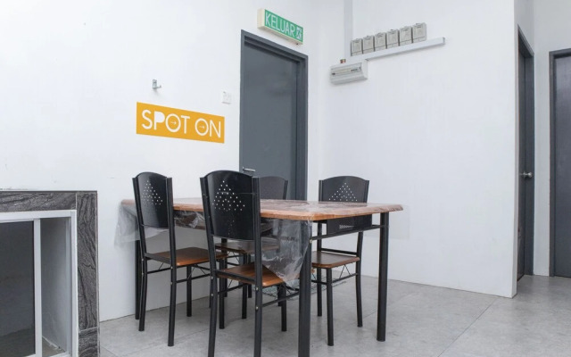 SPOT ON 90341 Jackie Home