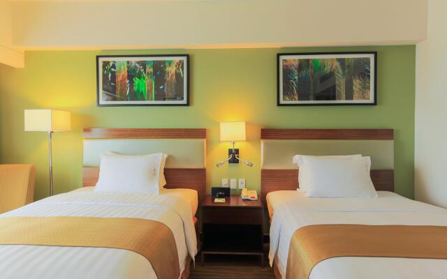 Holiday Inn & Suites Makati, an IHG Hotel