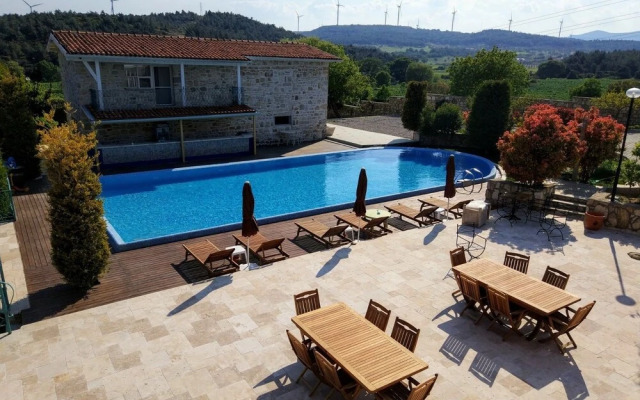 Otel Naturla Göl Evi
