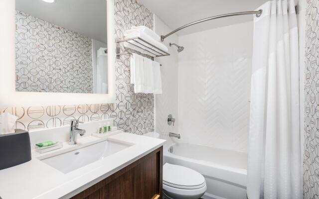 Holiday Inn Toronto Airport East by IHG