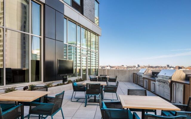 Deedee's Sky Rise Apartments - Newport 2