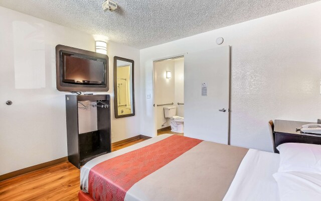 Motel 6 Oakland Airport