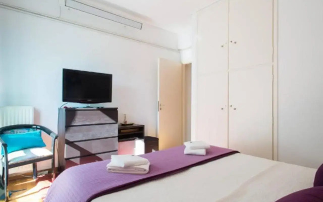 Spacious 2b/r Stay at Glyfada's Center