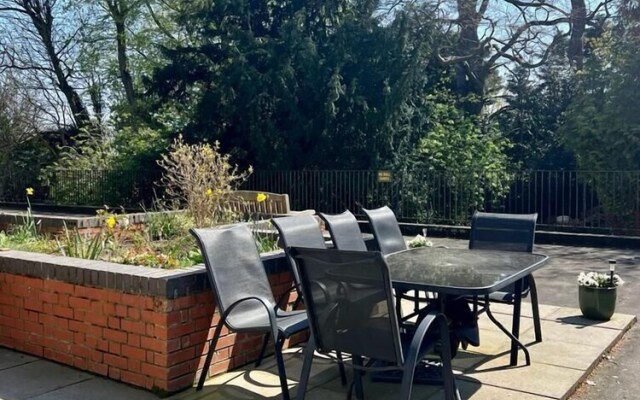 Sunny 2-Bedroom flat in Hoddesdon