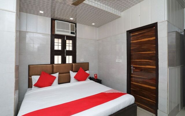 Oyo 36011 Qlark Stay