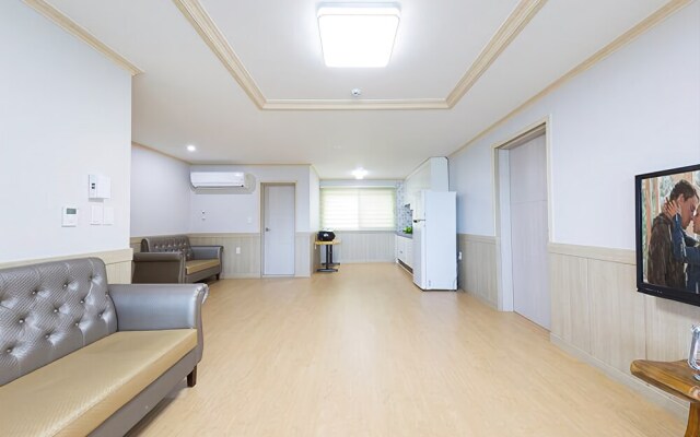 Geoje Mountain & Sea Pension