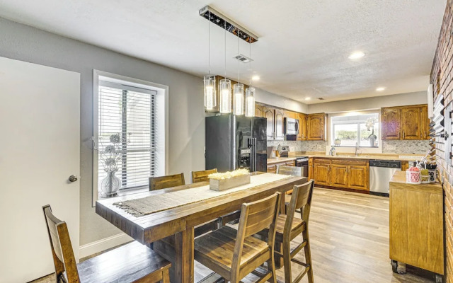 Waterfront Yard, Dock + Game Room: Linn Creek Home