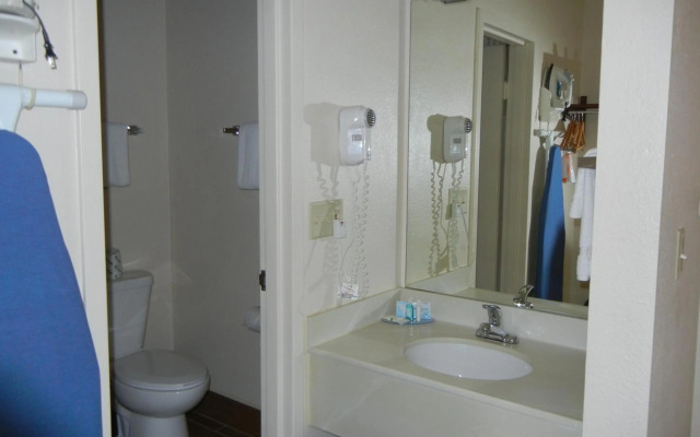 Quality Inn Toledo Airport