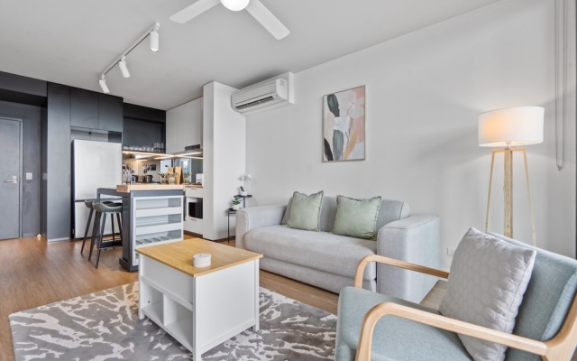 Bright 2-bed Apartment in Bowen Hills – Guest Rooms – Brisbane