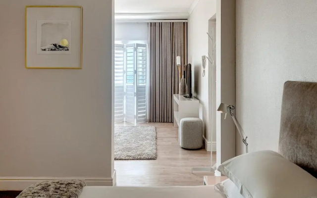 Peaceful Apartment in Camps Bay Sapphire Tide Suite