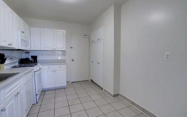 Stylish & Spacious 2BR in Crystal City