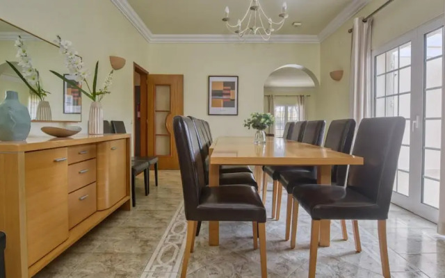 8-bed Villa in Vilamoura-sleeps-playground-pool