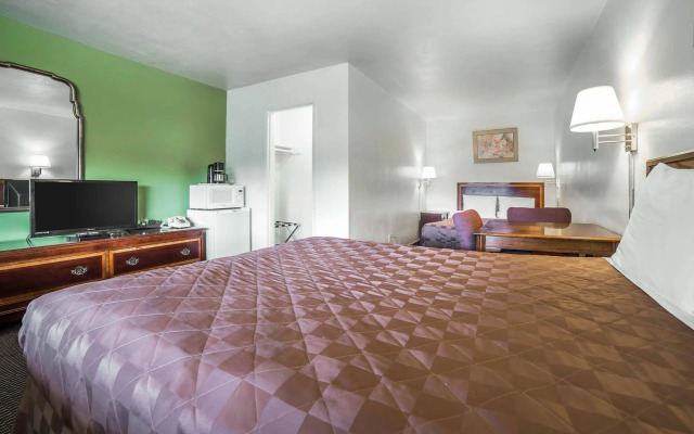 Rodeway Inn & Suites